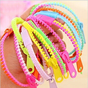 Rainbow-Colored Zipper Bracelet - SensoryFun.com
