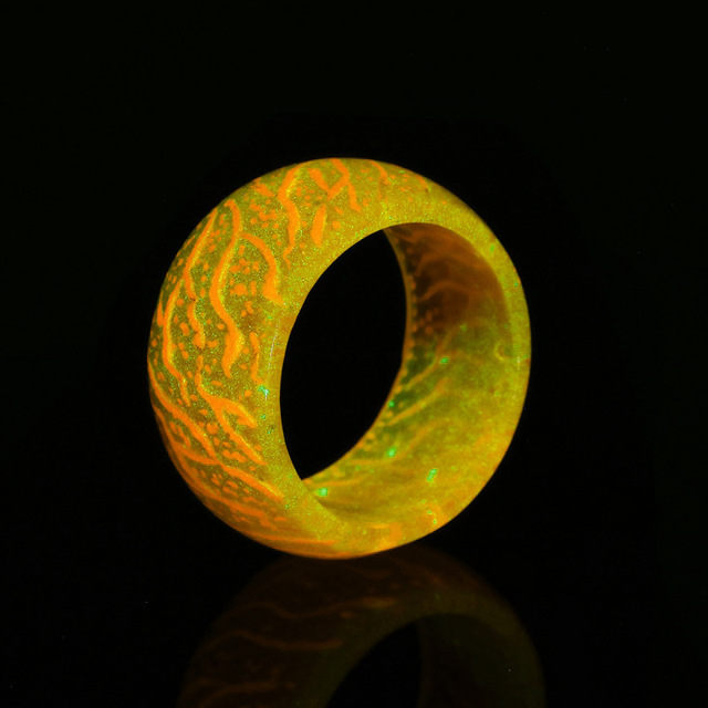 New Design Glowing in the Dark Ring Luminous Glow Rings